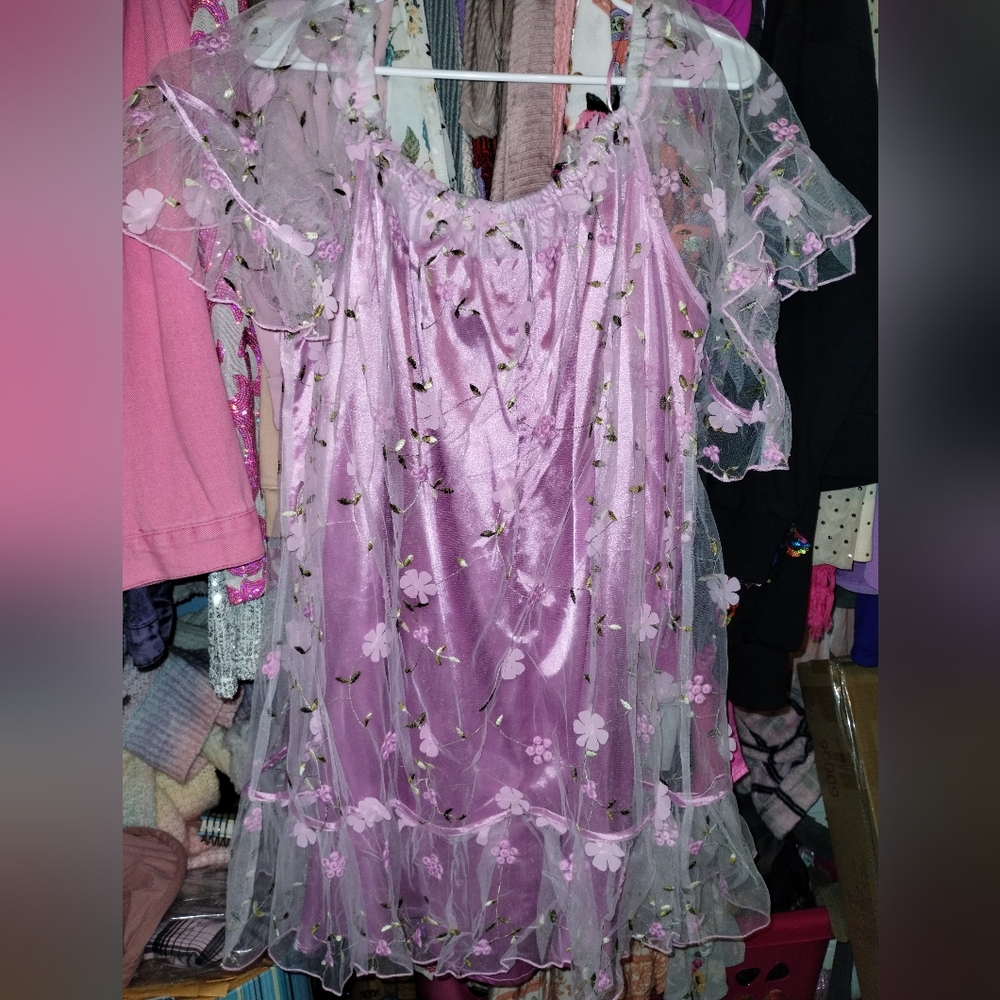 White Birch NWOT Lilac Floral Applique Dress - Picture 6 of 6